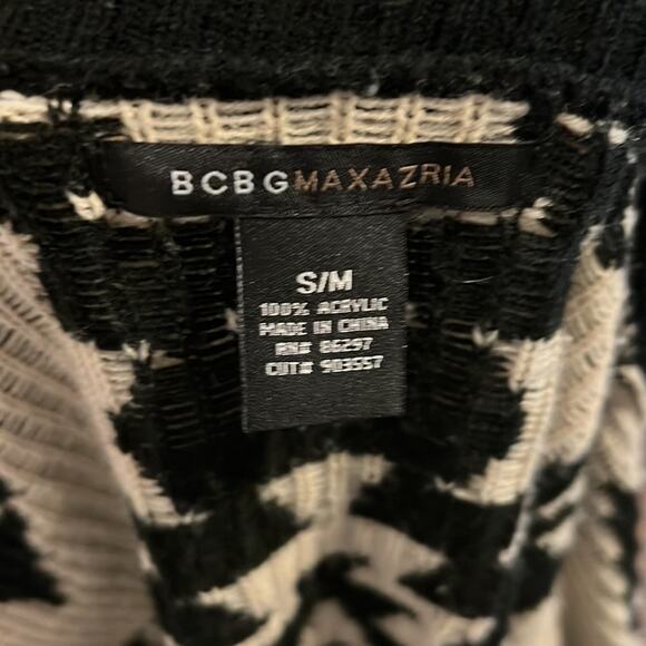 Womens BCBGMaxazria 3/4" Sleeve Aztec Chunky Knit Cardigan. Size S/M - Picture 4 of 7